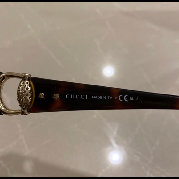 Gucci Sunglasses w/ case and cloth. - Picture 4 of 8